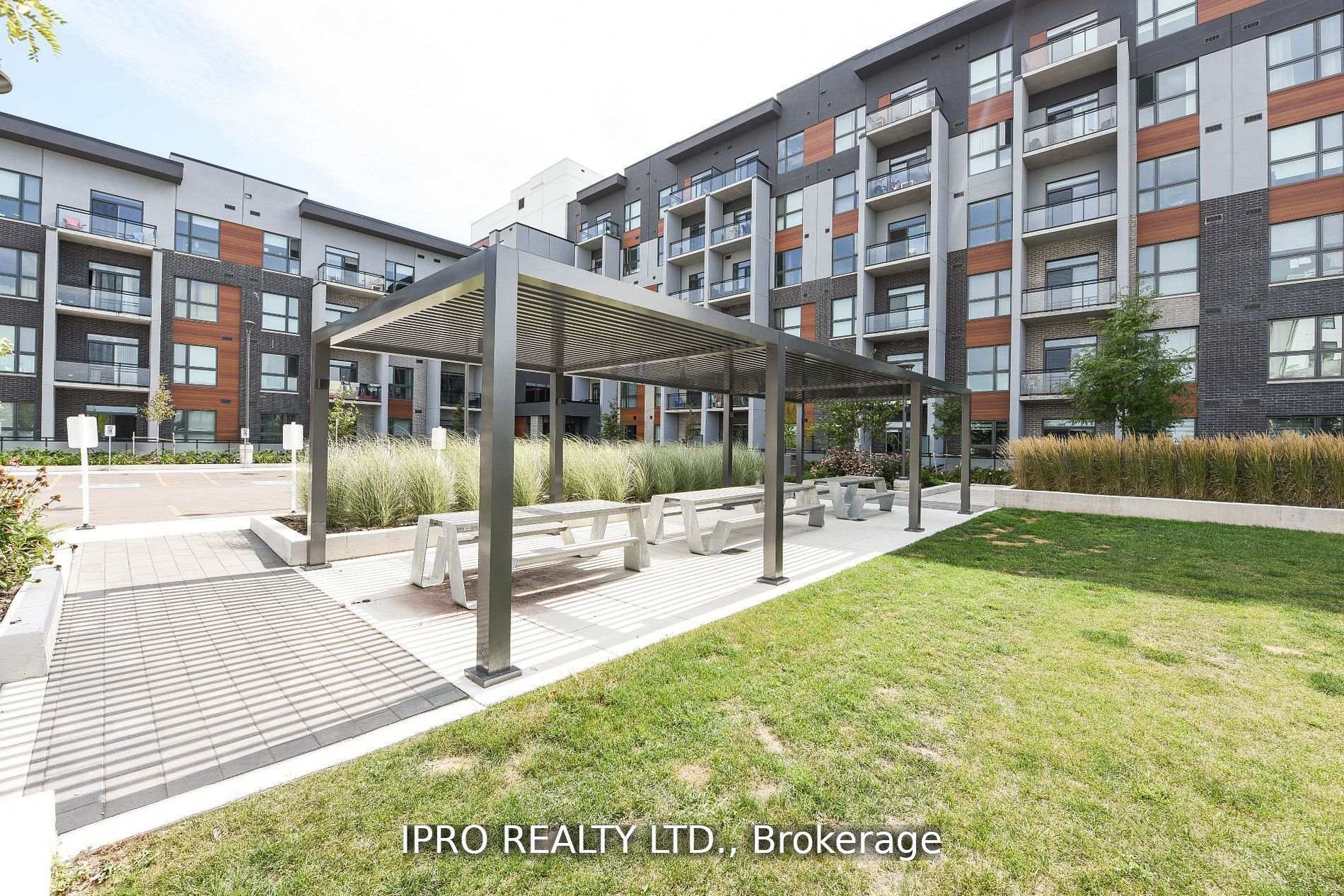 Front of Unit 004, 95 Dundas Street