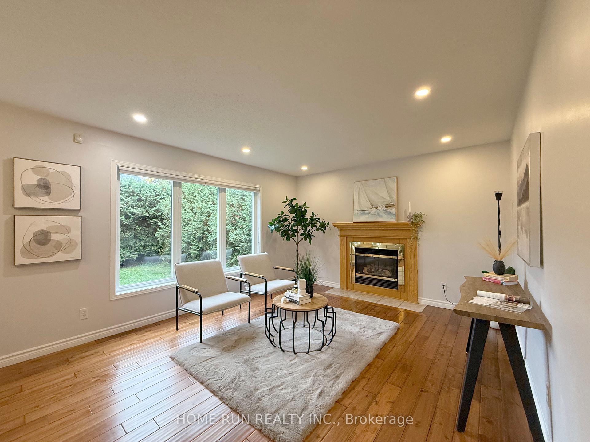 Photo 12 of 49 Deerfox Drive, Ottawa, Barrhaven - Longfields — HOMEH