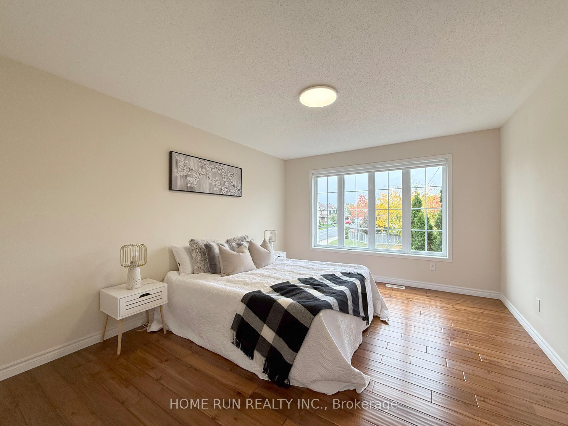 Photo 23 of 49 Deerfox Drive, Ottawa, Barrhaven - Longfields — HOMEH