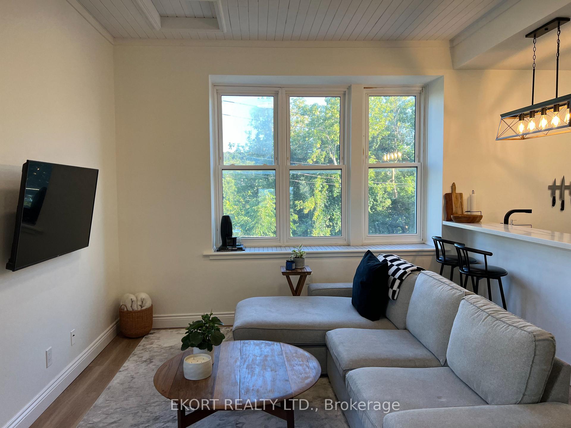 Photo 3 of Unit 10, 254 Main Street, Prince Edward County, Picton Ward — HOMEH