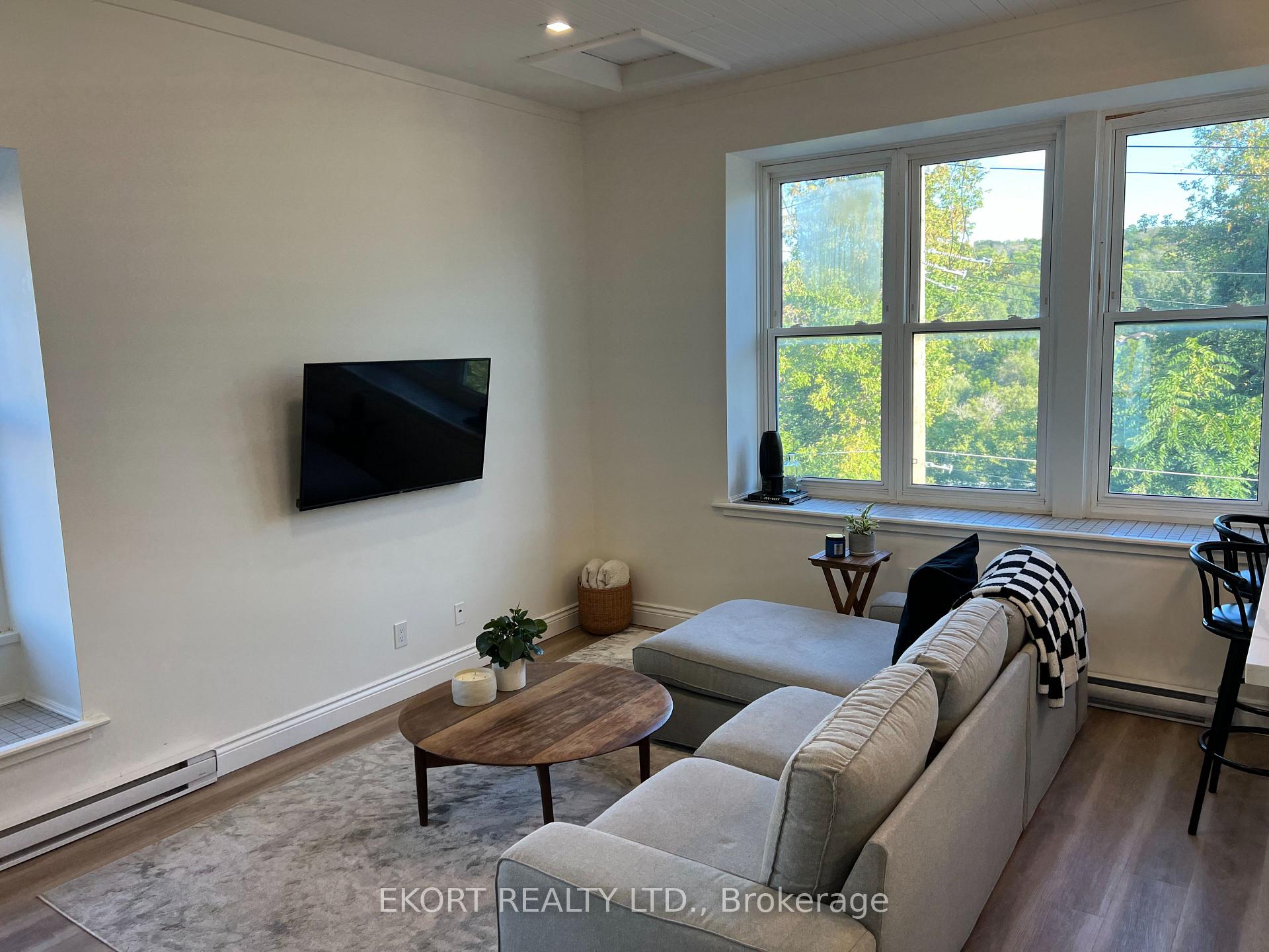 Photo 4 of Unit 10, 254 Main Street, Prince Edward County, Picton Ward — HOMEH