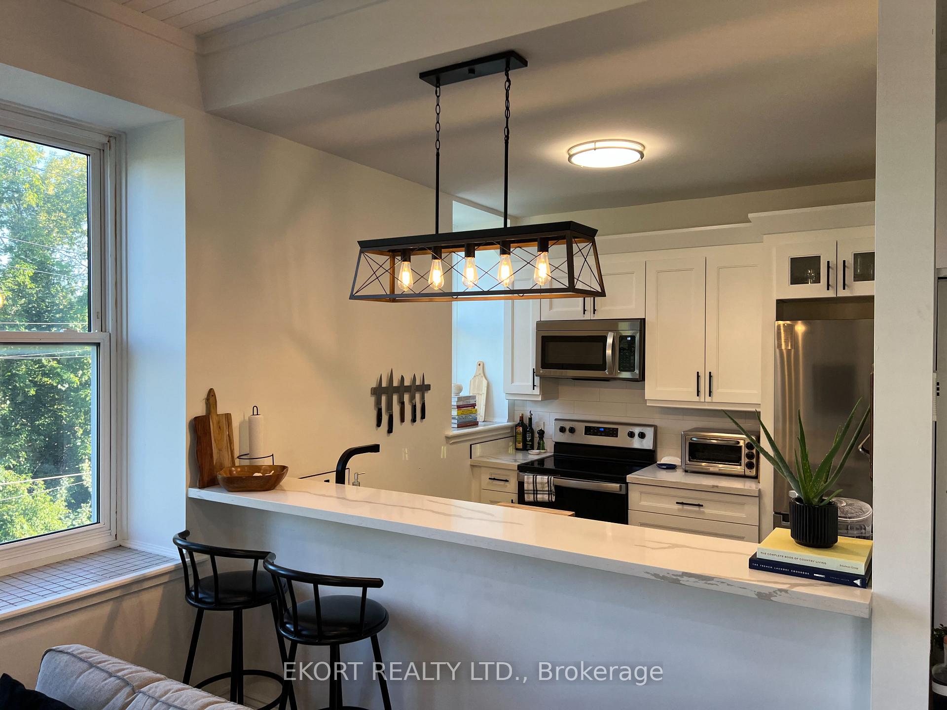 Photo 6 of Unit 10, 254 Main Street, Prince Edward County, Picton Ward — HOMEH