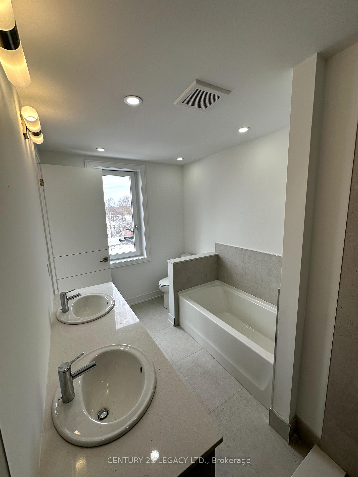 Photo 22 of 45 Desiree Place, Caledon, Bolton West — HOMEH