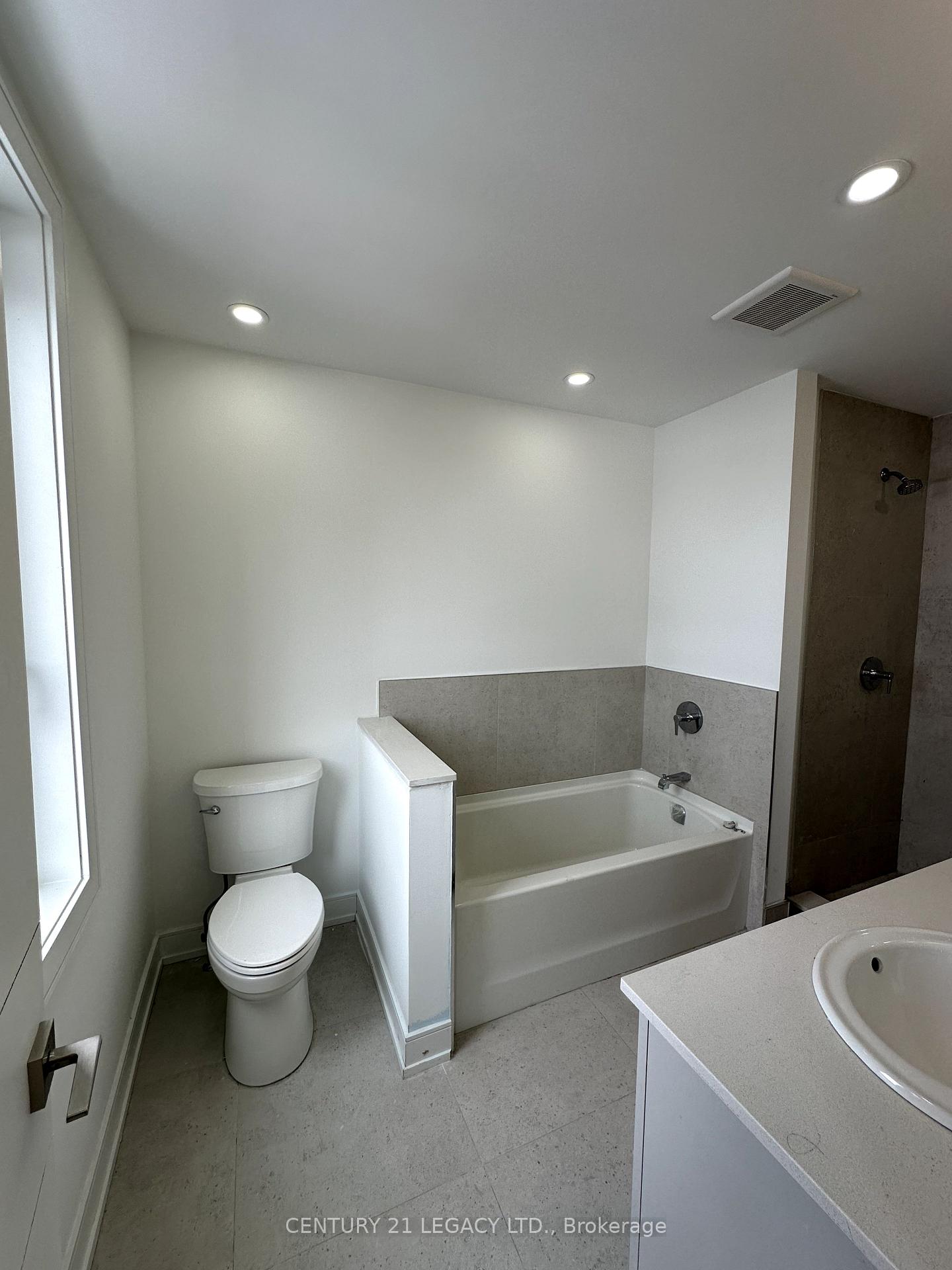 Photo 23 of 45 Desiree Place, Caledon, Bolton West — HOMEH