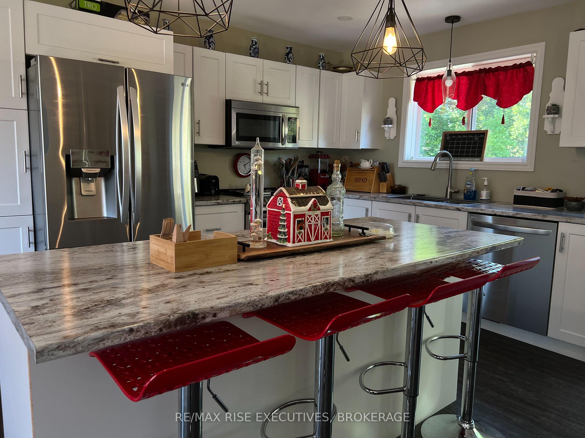 Photo 4 of 1002 School House Road, Central Frontenac, Frontenac Centre — HOMEH