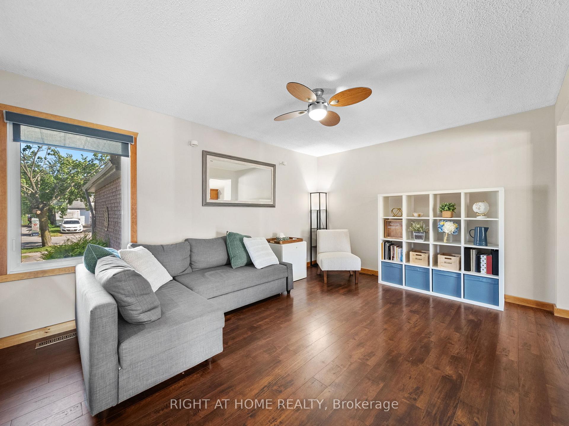 Photo 3 of 58 Delaney Crescent, Barrie, Northwest — HOMEH