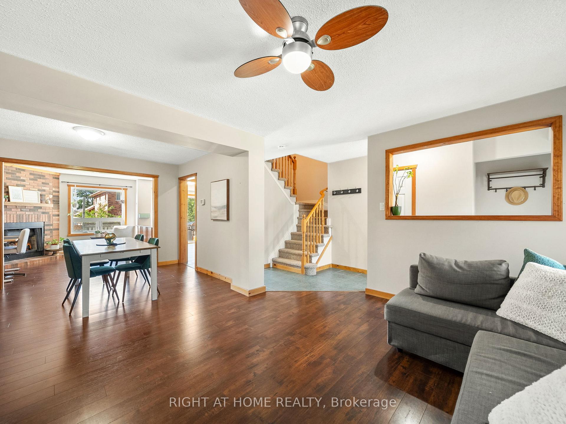 Photo 5 of 58 Delaney Crescent, Barrie, Northwest — HOMEH