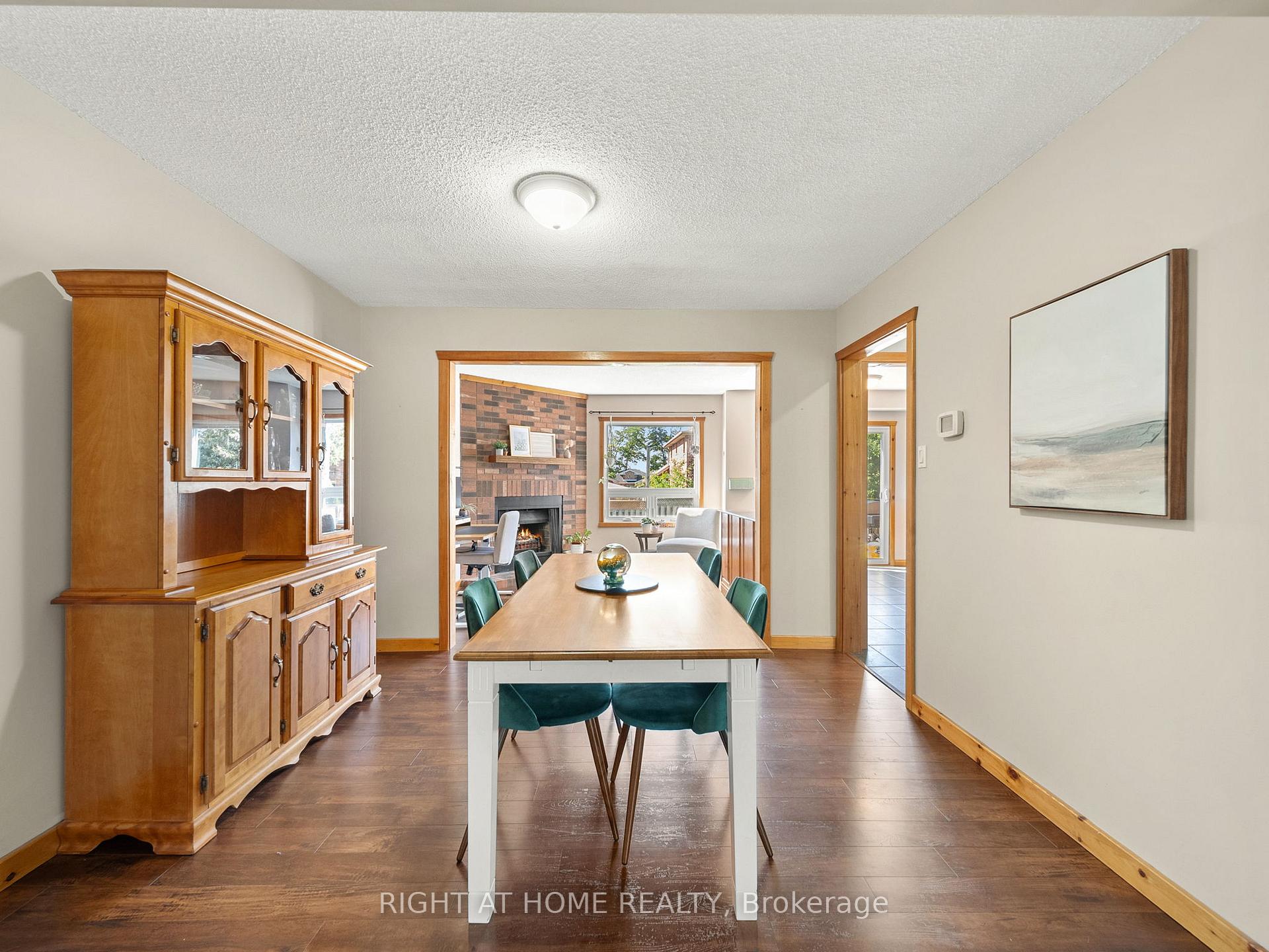 Photo 6 of 58 Delaney Crescent, Barrie, Northwest — HOMEH