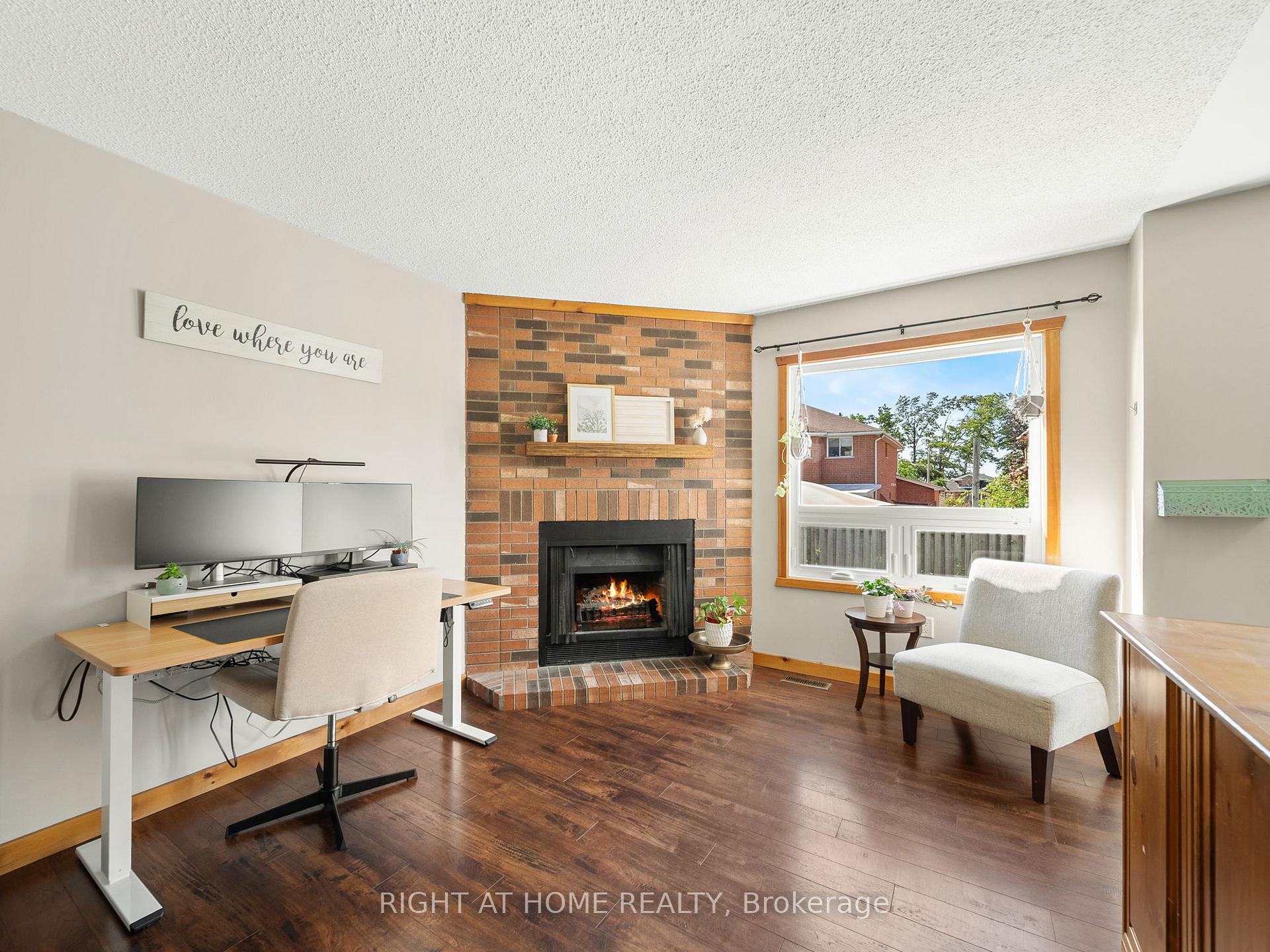 Photo 8 of 58 Delaney Crescent, Barrie, Northwest — HOMEH