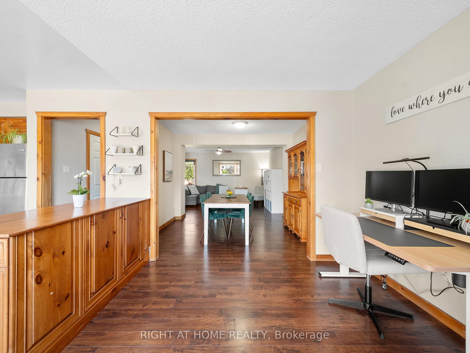 Photo 10 of 58 Delaney Crescent, Barrie, Northwest — HOMEH