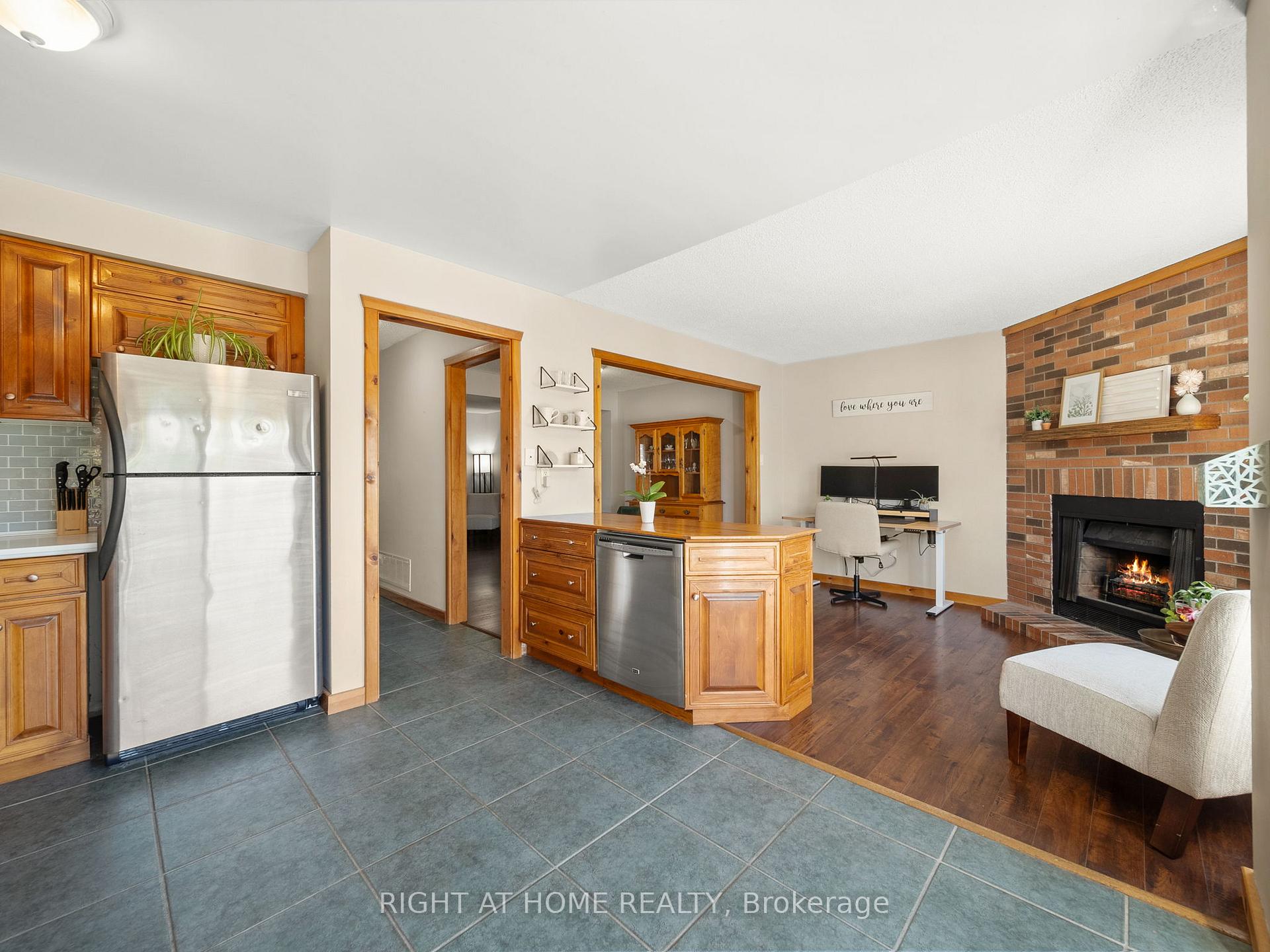 Photo 14 of 58 Delaney Crescent, Barrie, Northwest — HOMEH