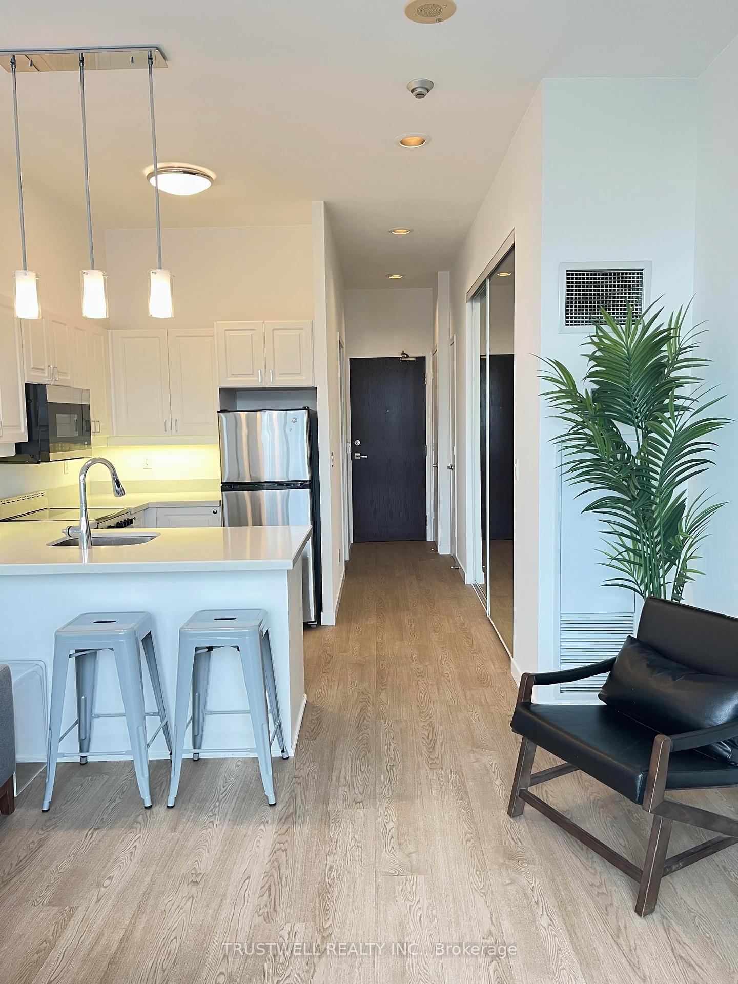 Front of Unit 2002, 7 King Street E