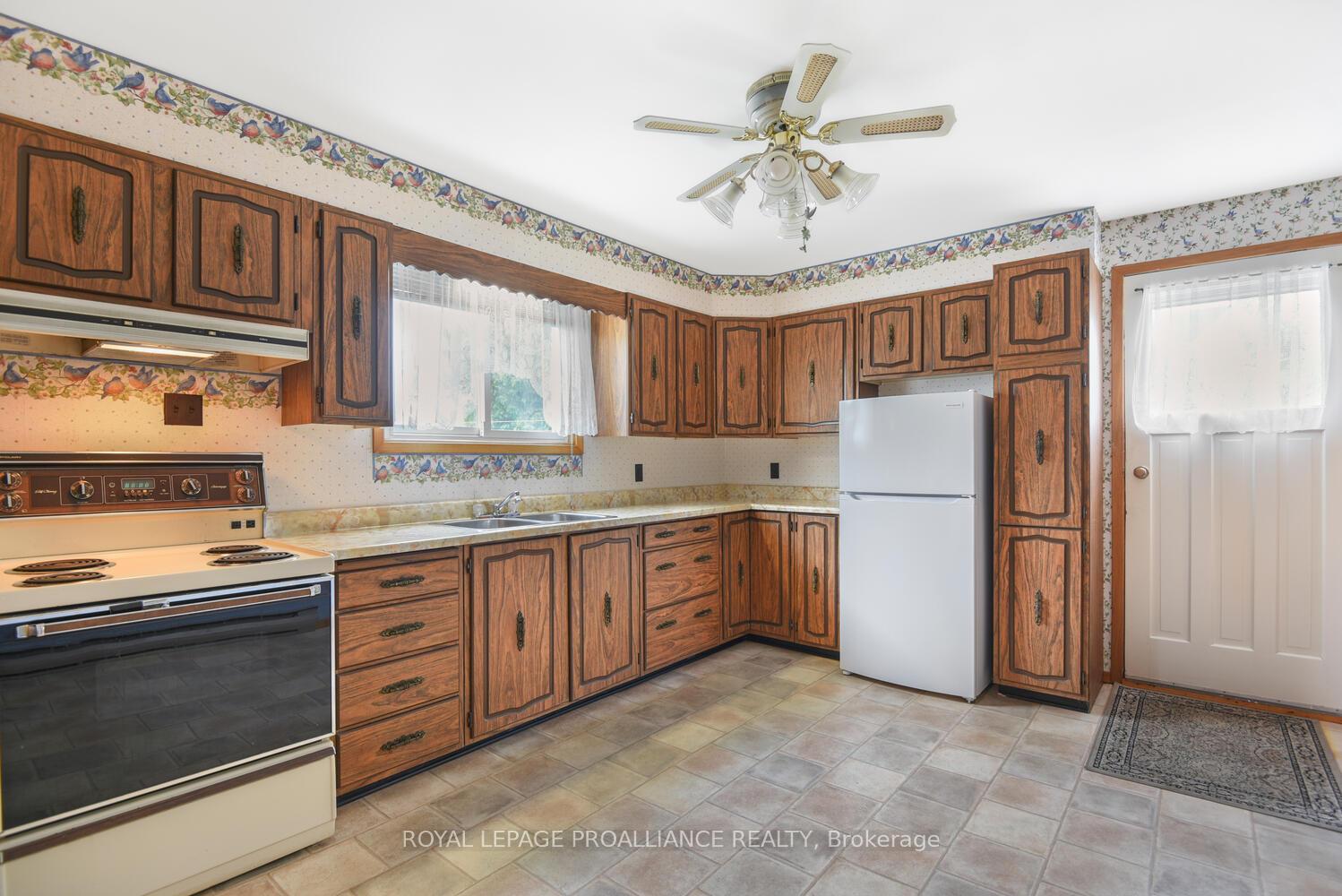 Photo 10 of 556 Middle Street, Edwardsburgh/Cardinal, Town of Cardinal — HOMEH