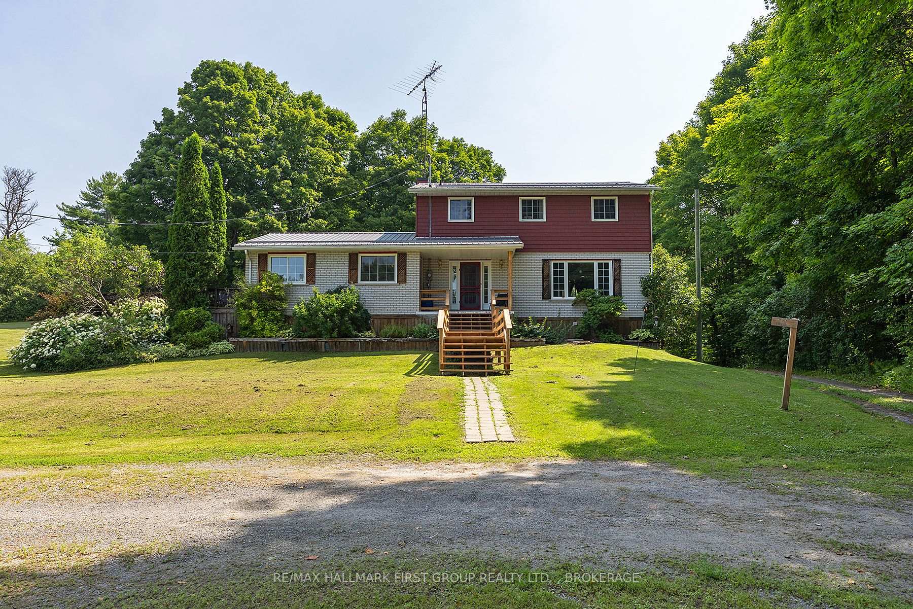 Photo 3 of 1086 Moon Road, Central Frontenac, Frontenac Centre — HOMEH