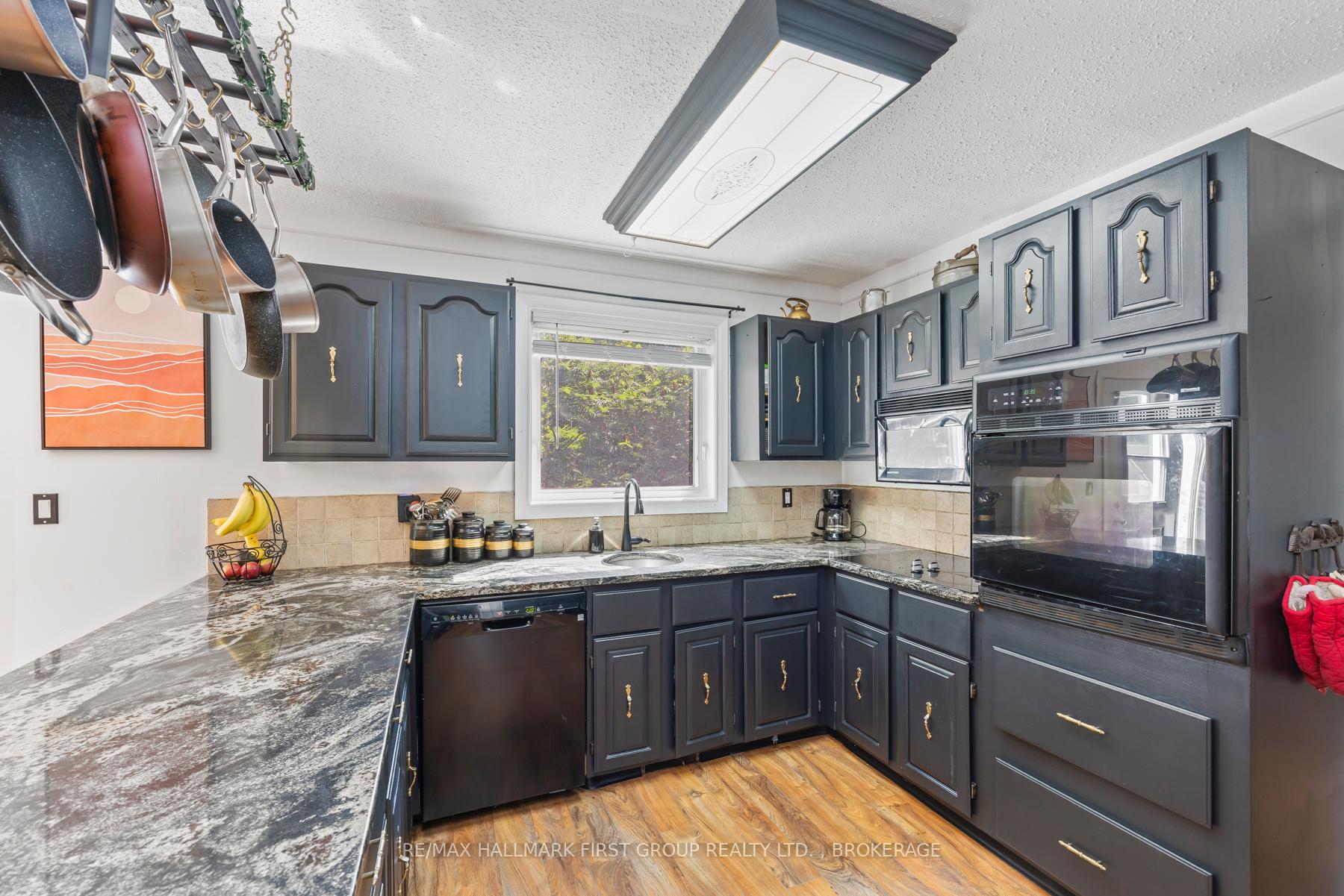 Photo 10 of 1086 Moon Road, Central Frontenac, Frontenac Centre — HOMEH