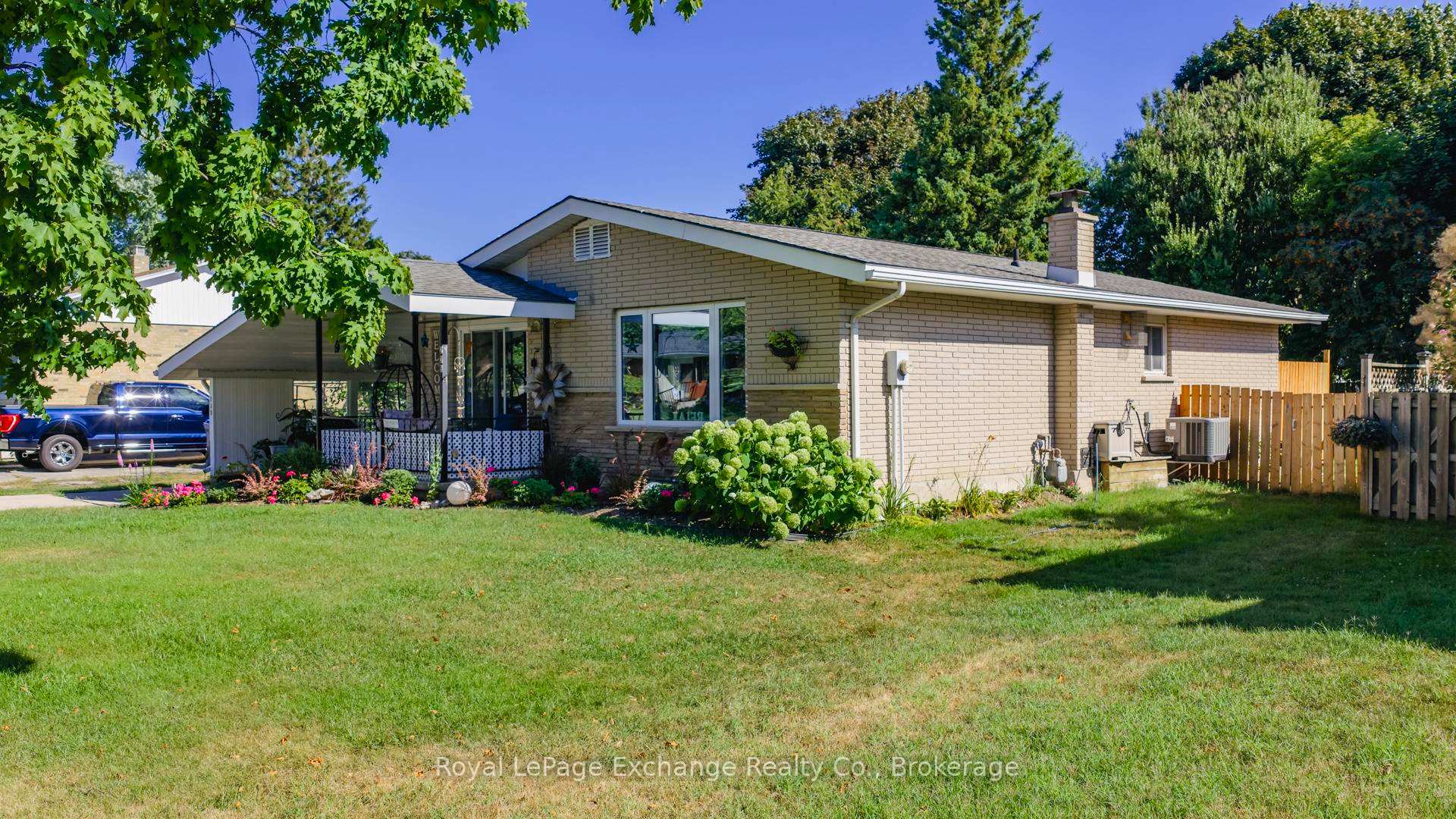 Photo 3 of 239 Mary Street, Goderich, Goderich (Town) — HOMEH