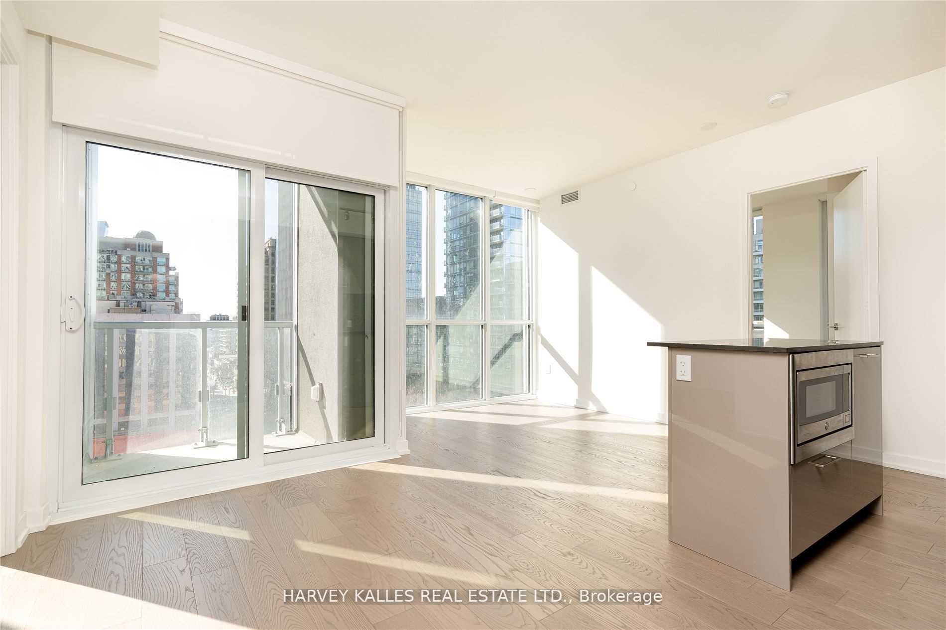 Front of Unit 705, 1 Yorkville Avenue