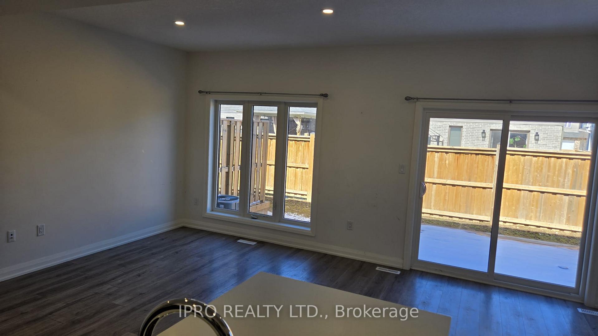 Photo 6 of Unit 5, 1 Miller Drive, Lucan Biddulph, Lucan — HOMEH