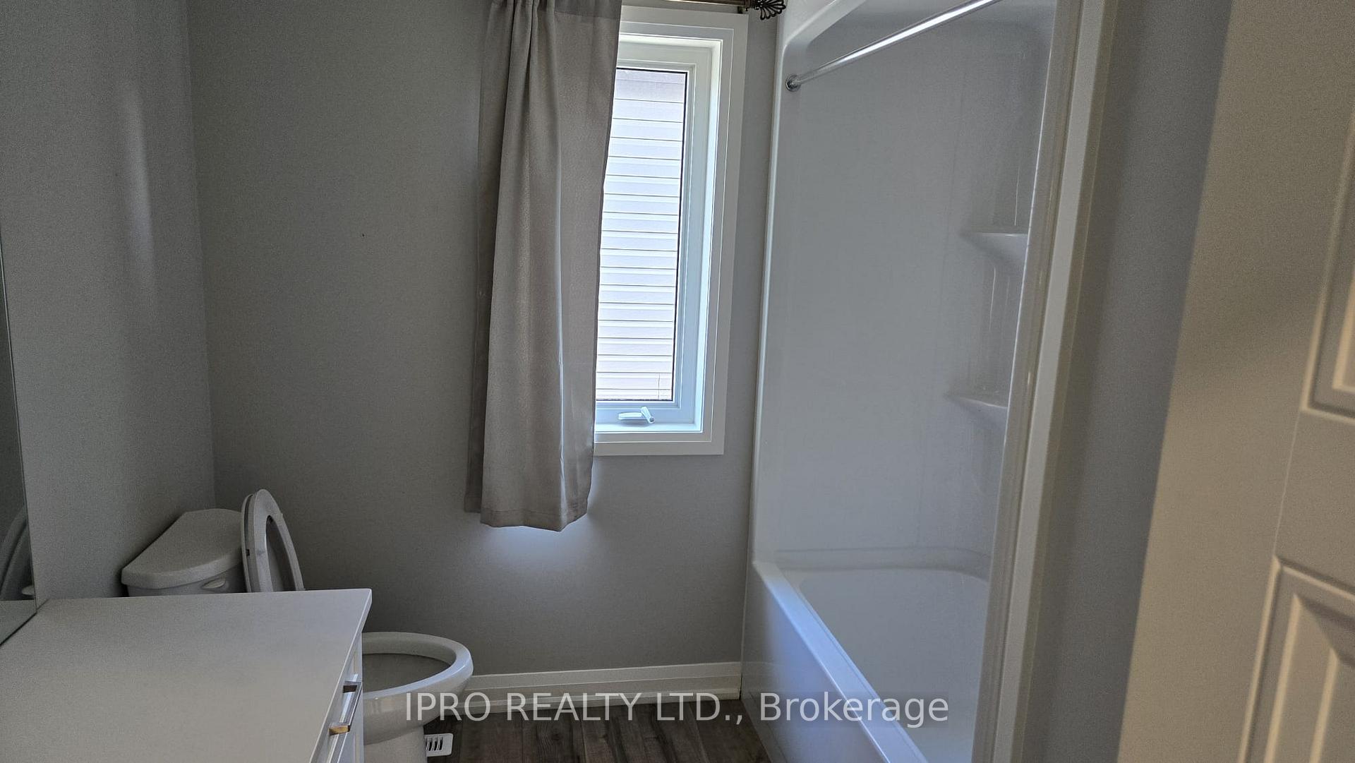 Photo 7 of Unit 5, 1 Miller Drive, Lucan Biddulph, Lucan — HOMEH
