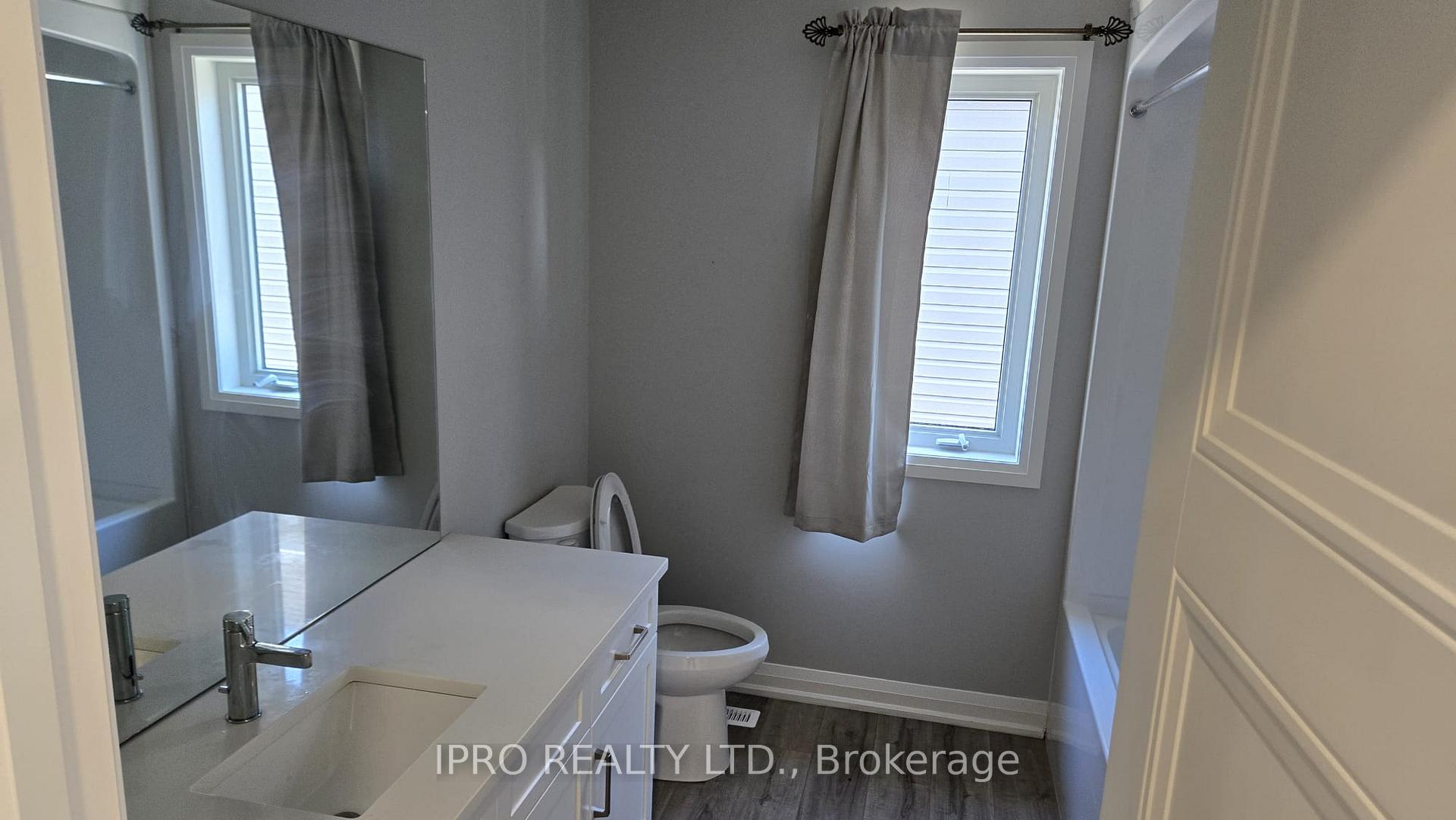 Photo 8 of Unit 5, 1 Miller Drive, Lucan Biddulph, Lucan — HOMEH