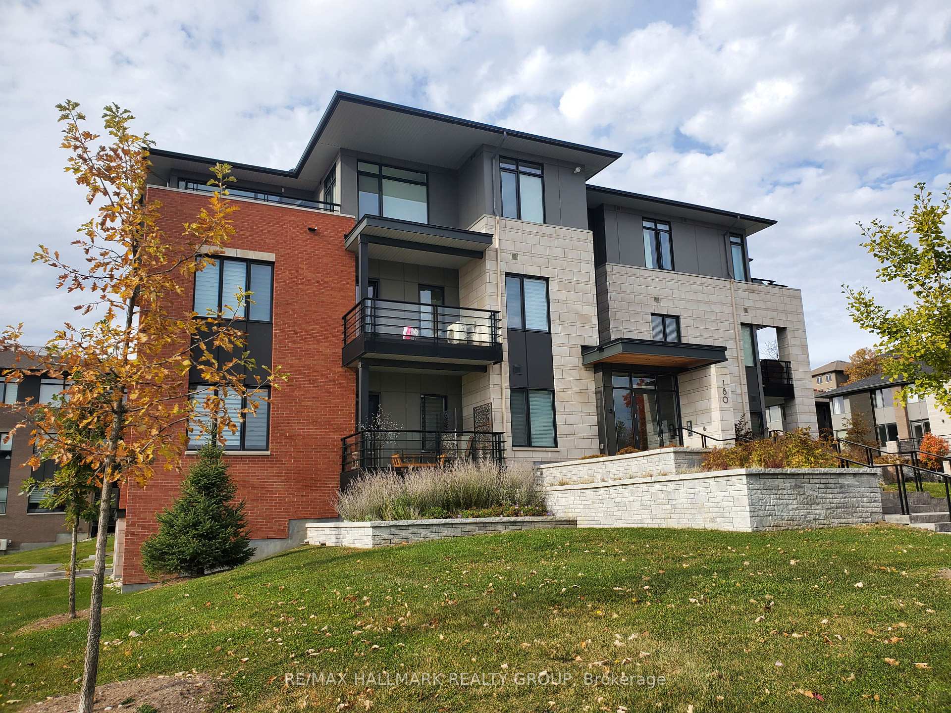 Front of Unit 304, 180 Boundstone Way