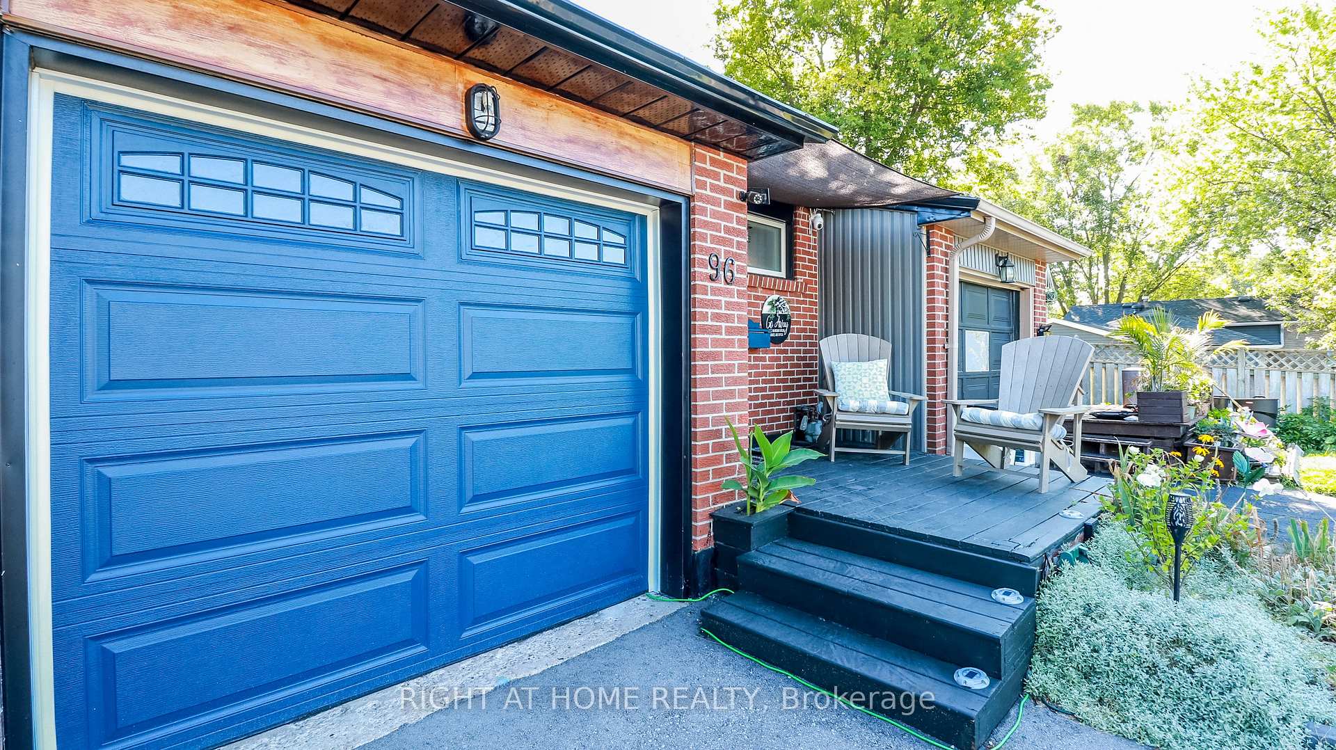 Photo 2 of 96 Chaucer Crescent, Barrie, Letitia Heights — HOMEH