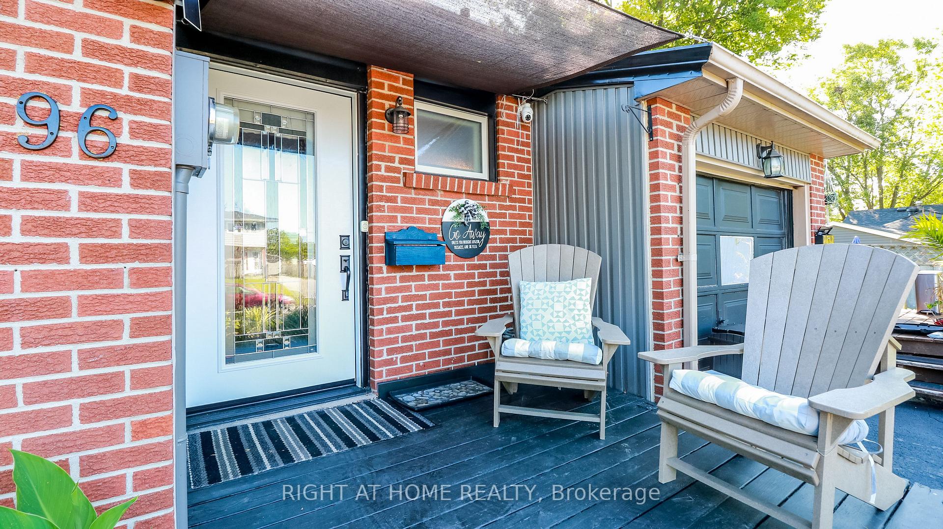 Photo 3 of 96 Chaucer Crescent, Barrie, Letitia Heights — HOMEH