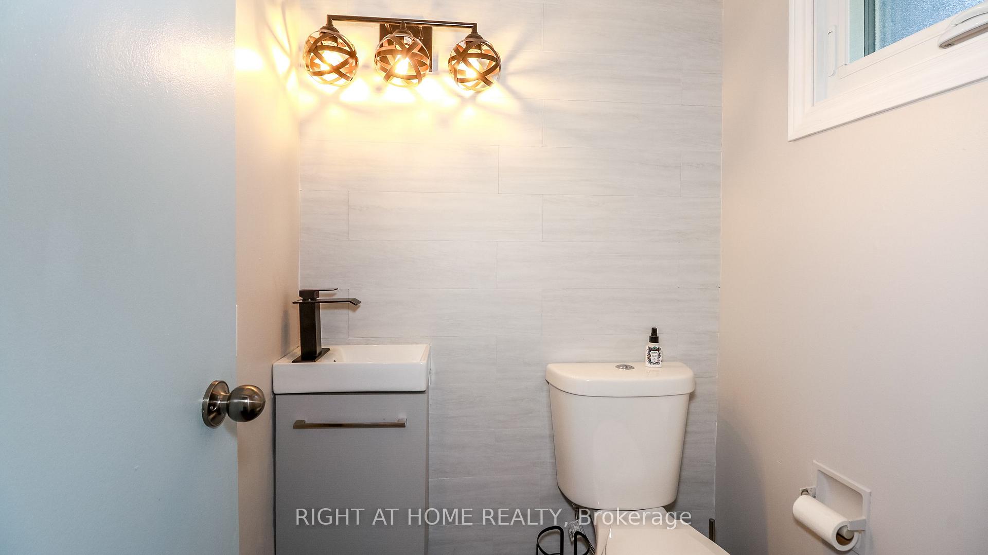 Photo 7 of 96 Chaucer Crescent, Barrie, Letitia Heights — HOMEH