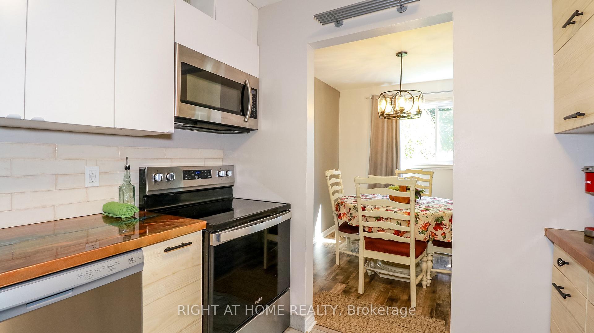 Photo 11 of 96 Chaucer Crescent, Barrie, Letitia Heights — HOMEH