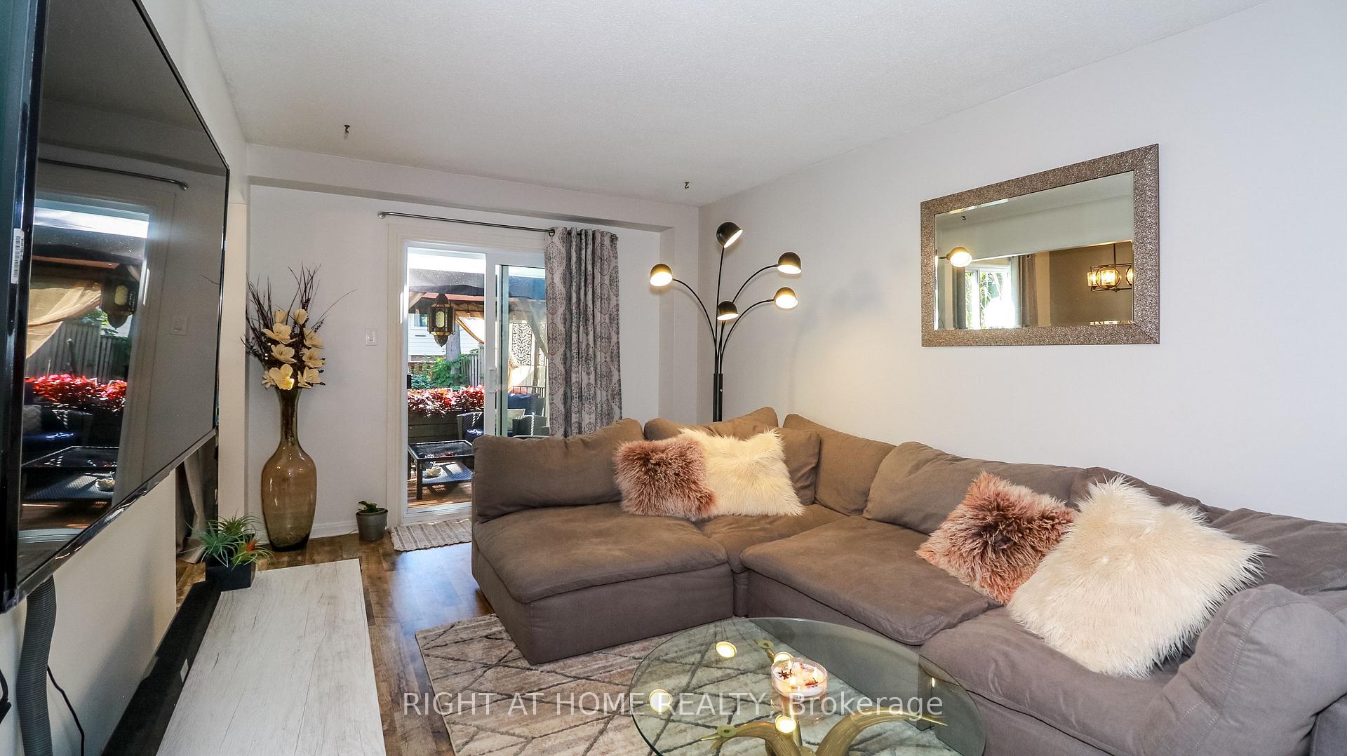 Photo 14 of 96 Chaucer Crescent, Barrie, Letitia Heights — HOMEH