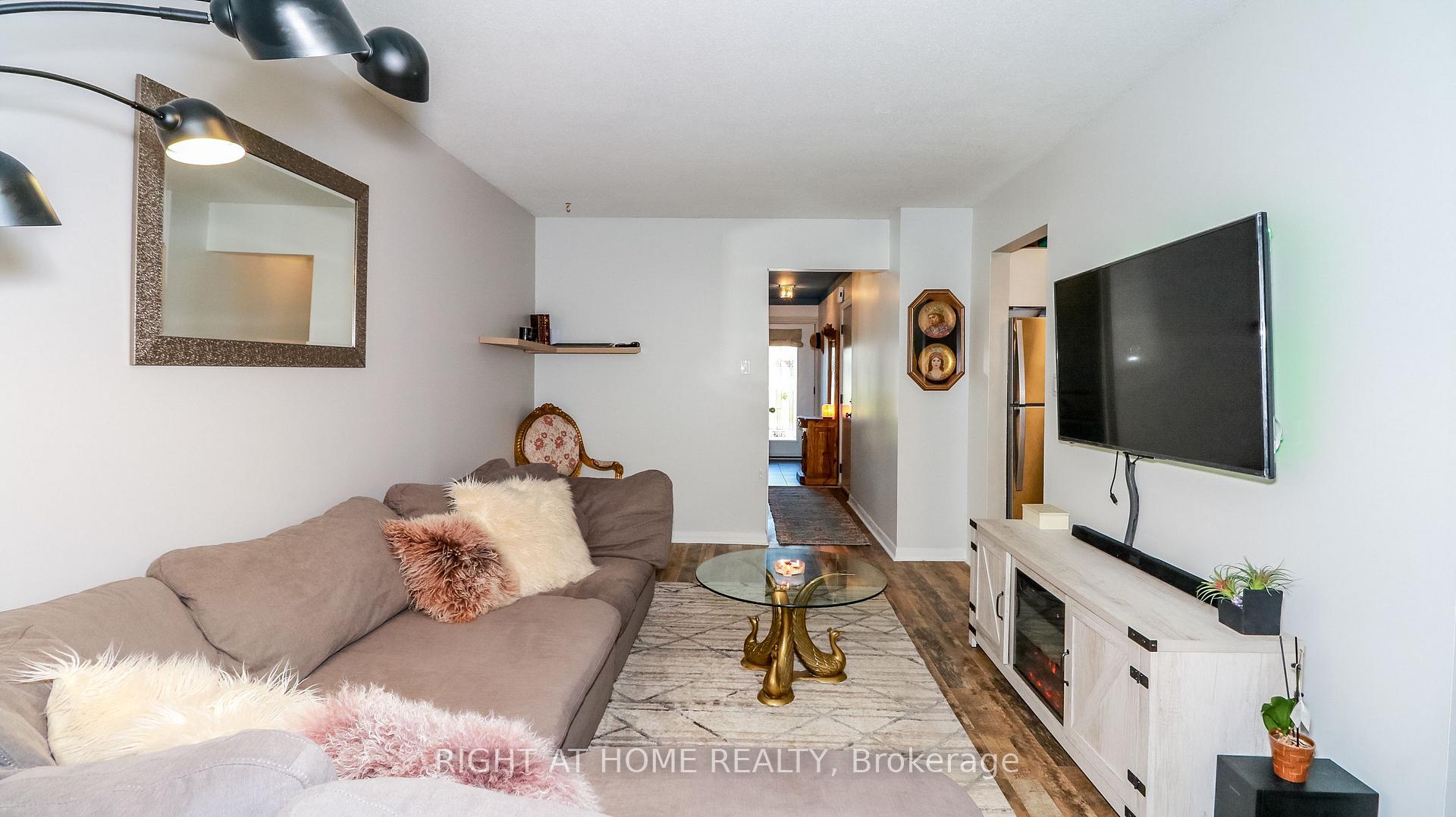 Photo 16 of 96 Chaucer Crescent, Barrie, Letitia Heights — HOMEH
