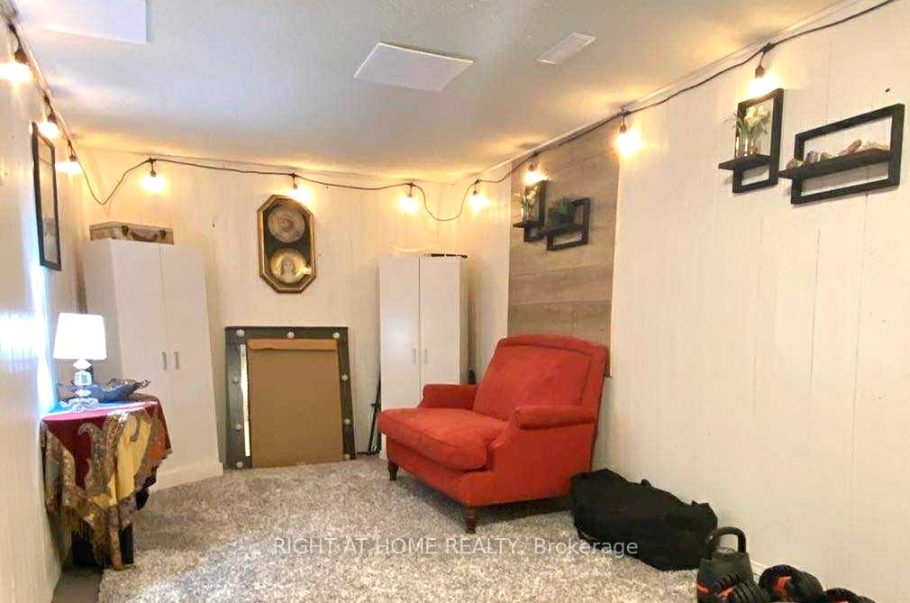 Photo 19 of 96 Chaucer Crescent, Barrie, Letitia Heights — HOMEH