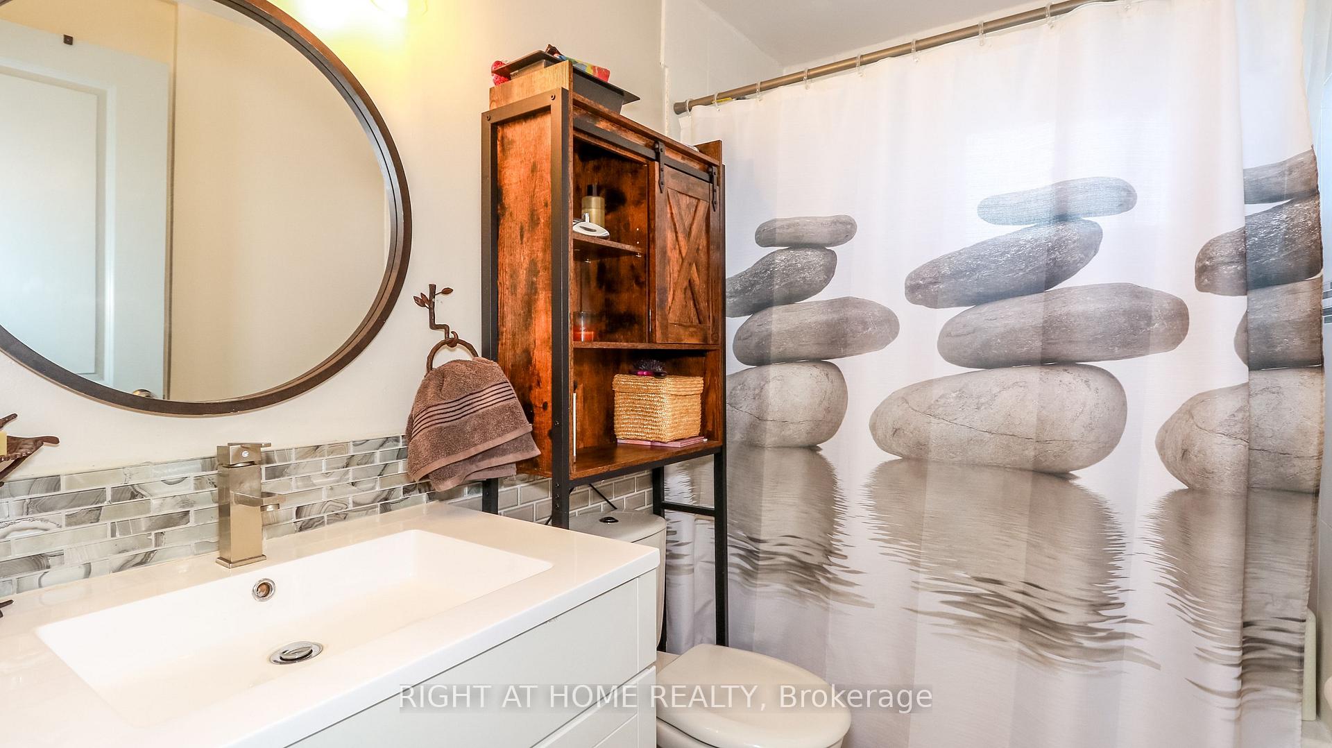 Photo 20 of 96 Chaucer Crescent, Barrie, Letitia Heights — HOMEH