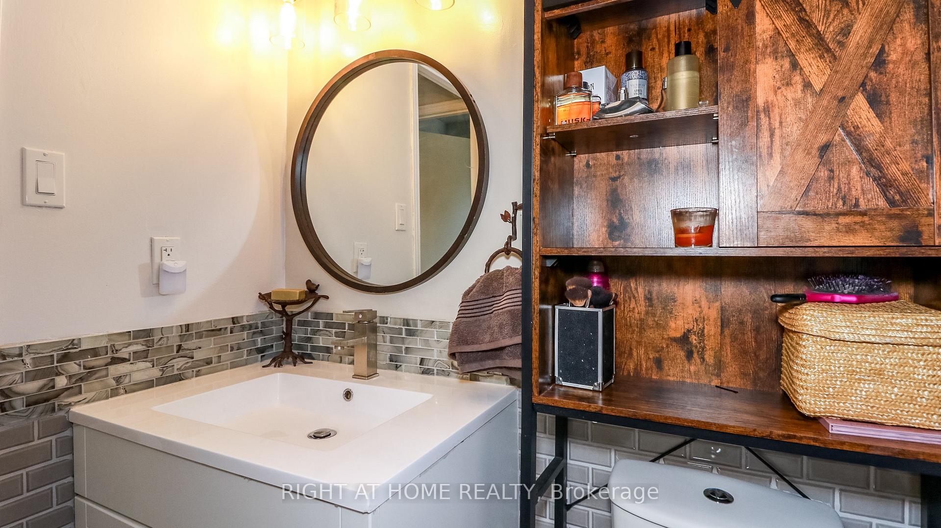 Photo 21 of 96 Chaucer Crescent, Barrie, Letitia Heights — HOMEH
