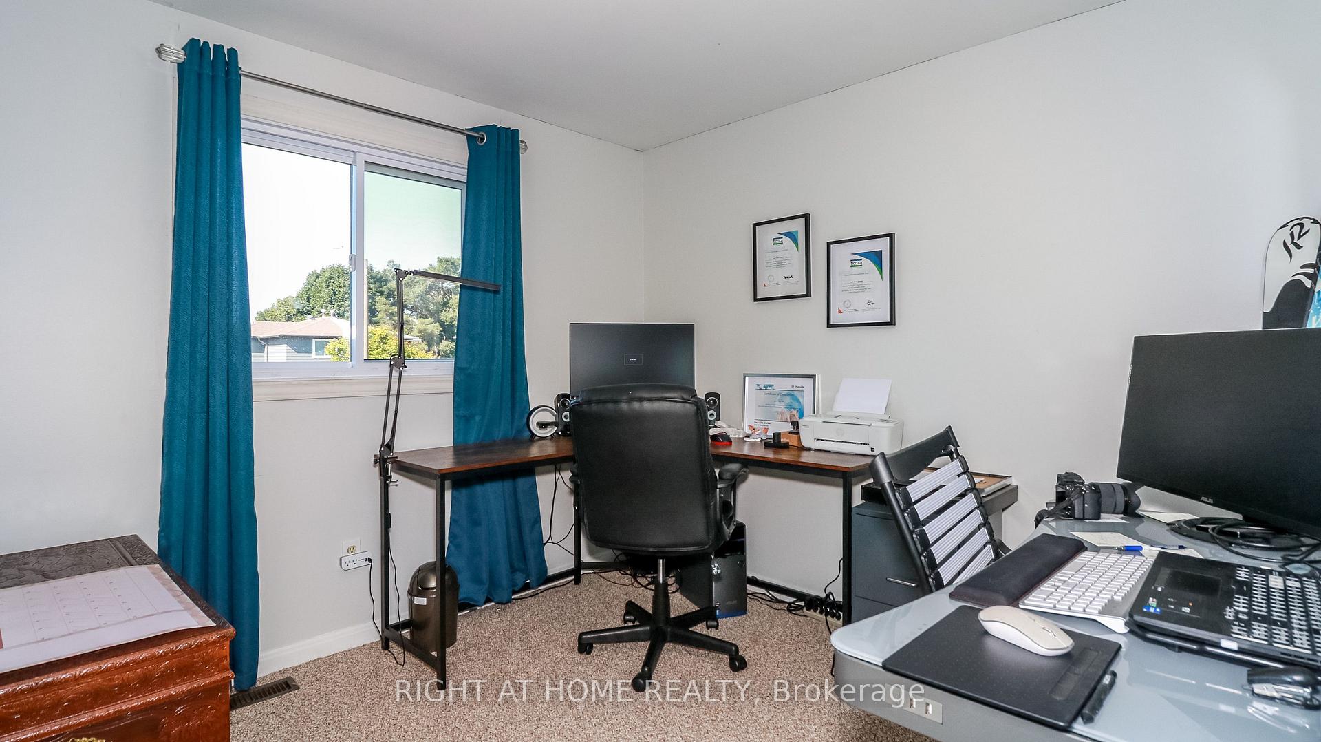 Photo 23 of 96 Chaucer Crescent, Barrie, Letitia Heights — HOMEH
