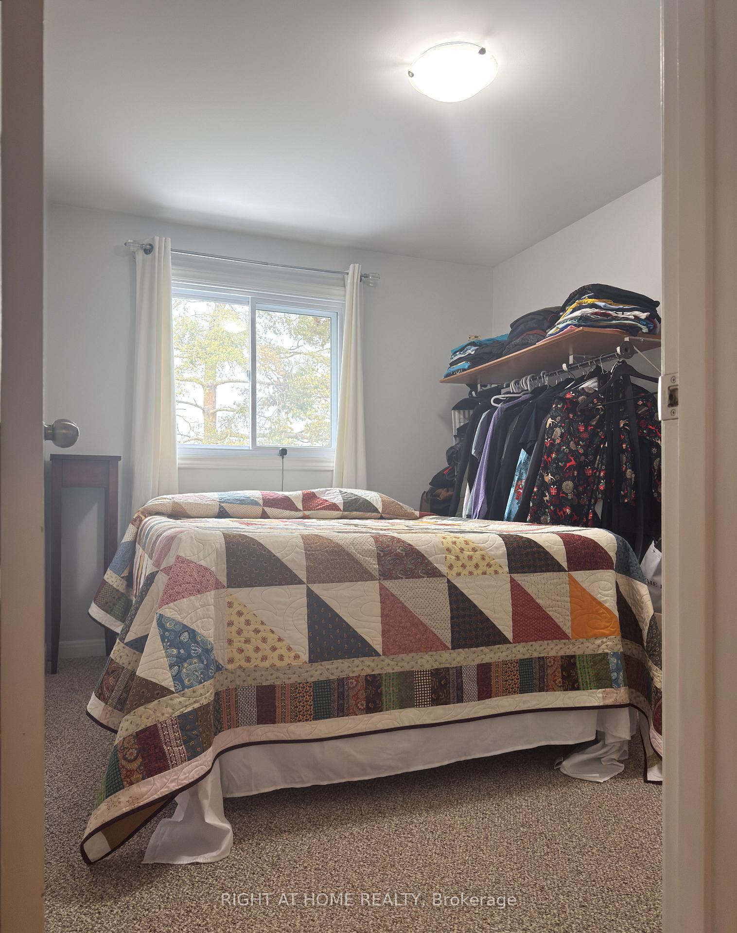 Photo 26 of 96 Chaucer Crescent, Barrie, Letitia Heights — HOMEH