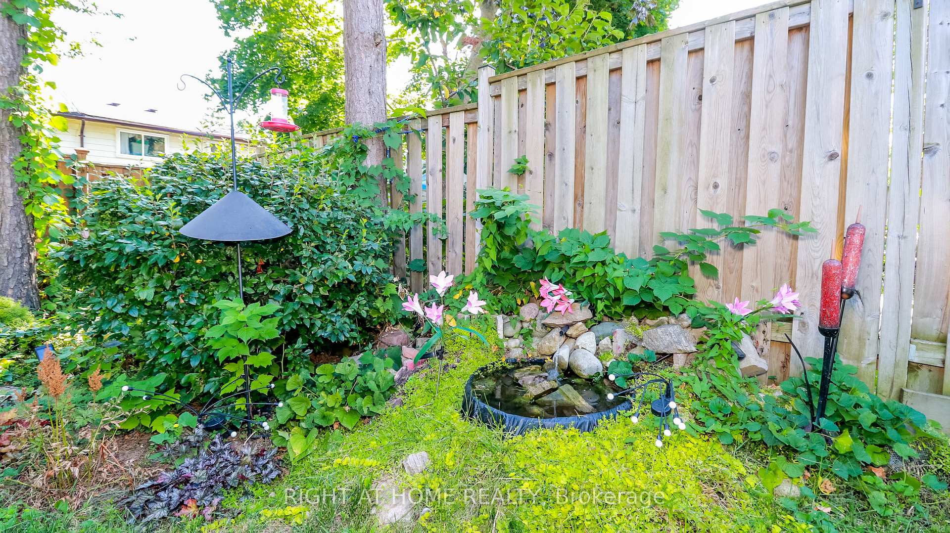 Photo 33 of 96 Chaucer Crescent, Barrie, Letitia Heights — HOMEH