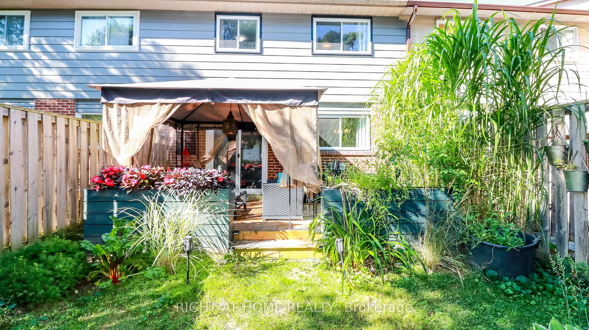 Photo 34 of 96 Chaucer Crescent, Barrie, Letitia Heights — HOMEH
