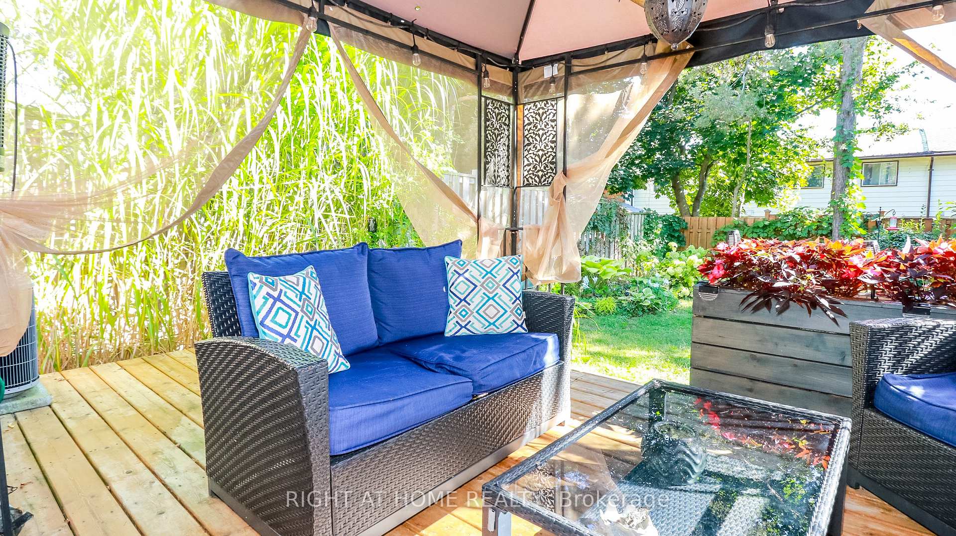 Photo 36 of 96 Chaucer Crescent, Barrie, Letitia Heights — HOMEH