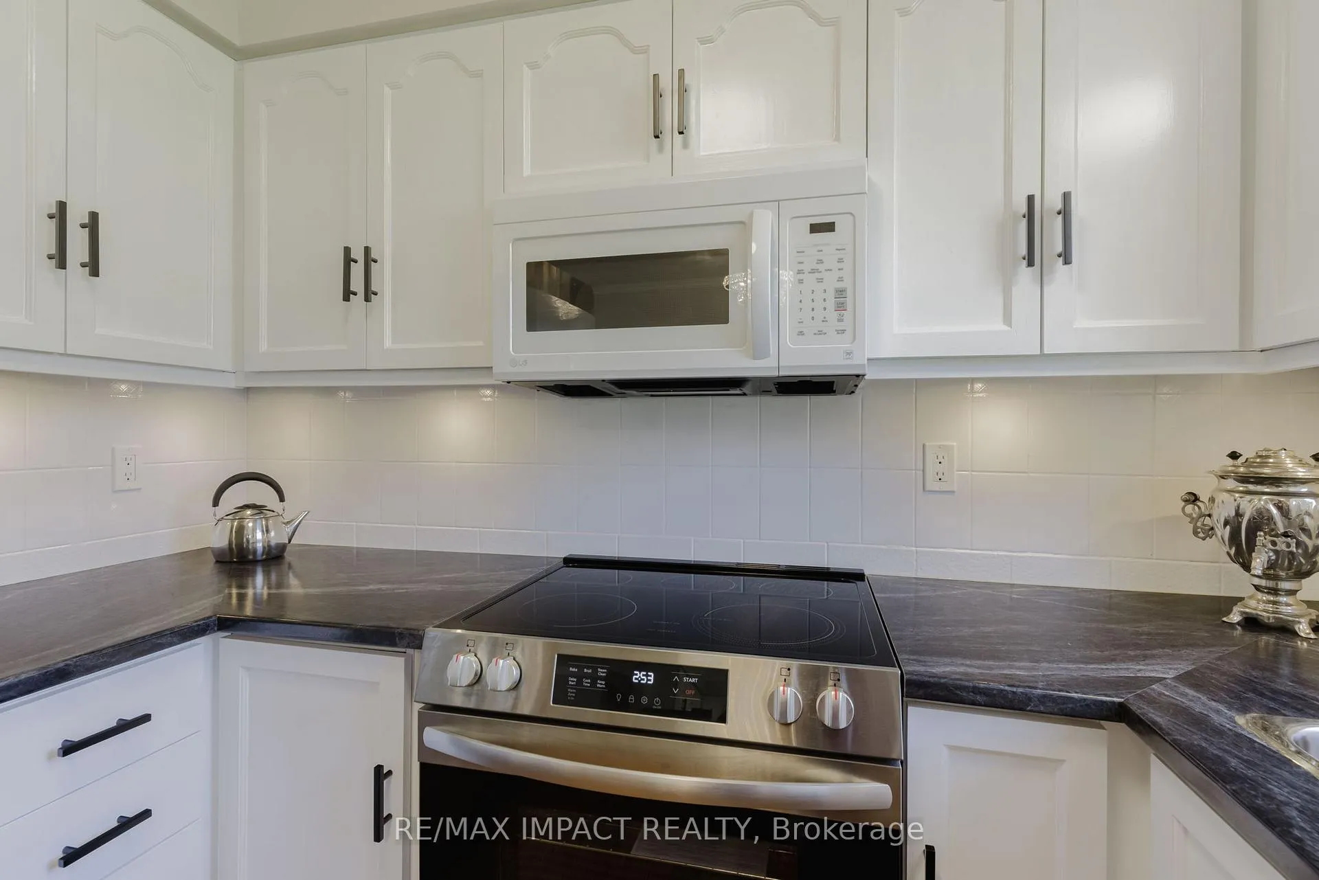 Photo 16 of 799 Daintry Crescent, Cobourg — HOMEH