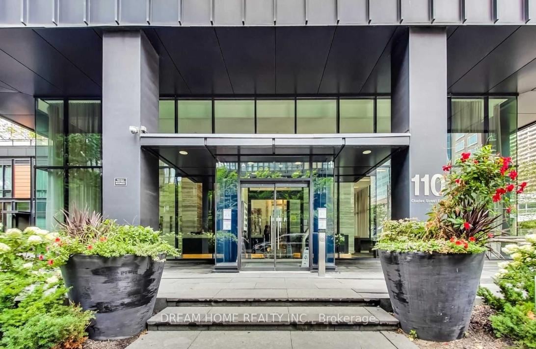Front of Unit 608, 110 Charles Street E