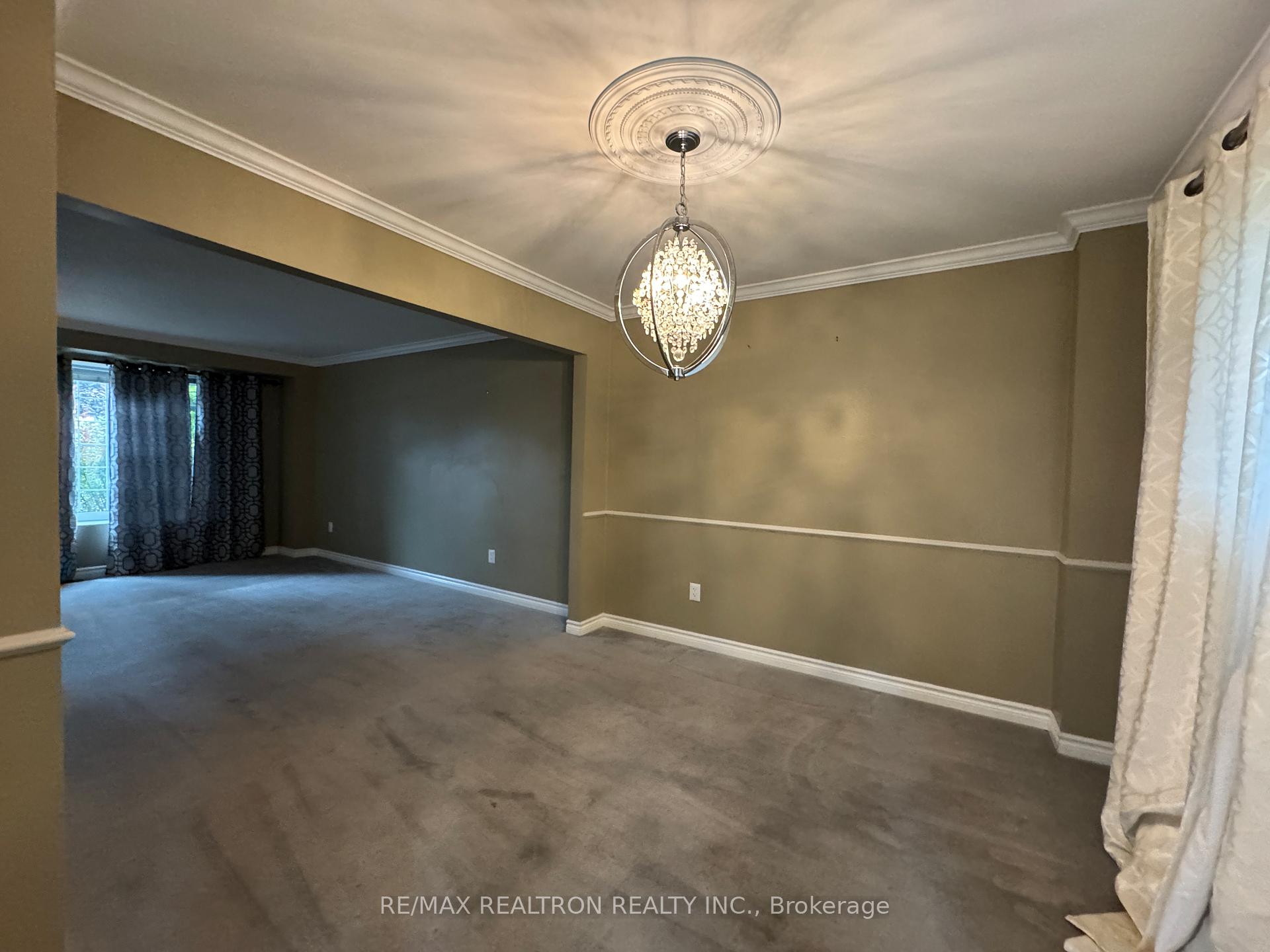 Photo 7 of 21 Kenny Crescent, Barrie, Letitia Heights — HOMEH