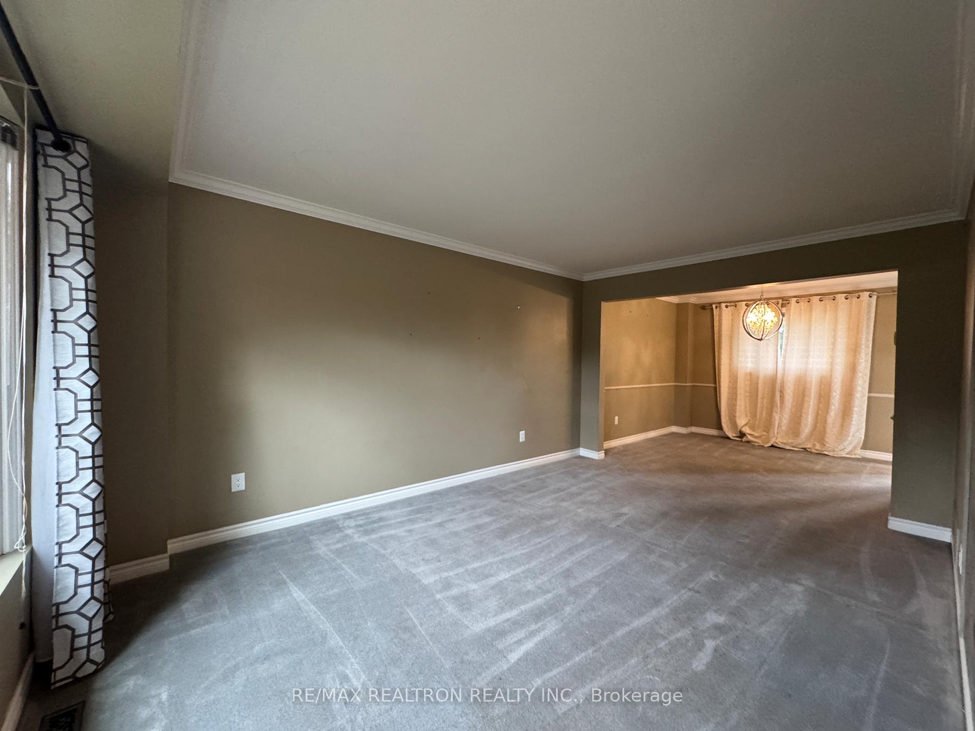 Photo 8 of 21 Kenny Crescent, Barrie, Letitia Heights — HOMEH