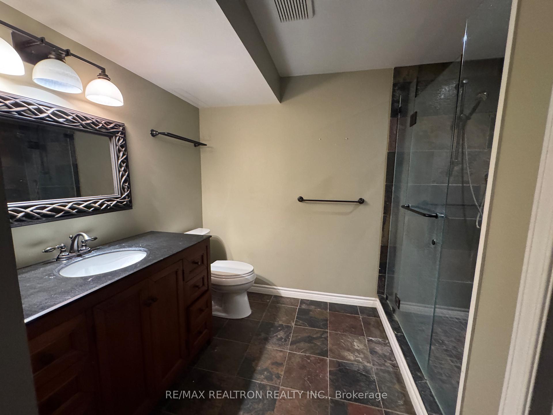 Photo 12 of 21 Kenny Crescent, Barrie, Letitia Heights — HOMEH