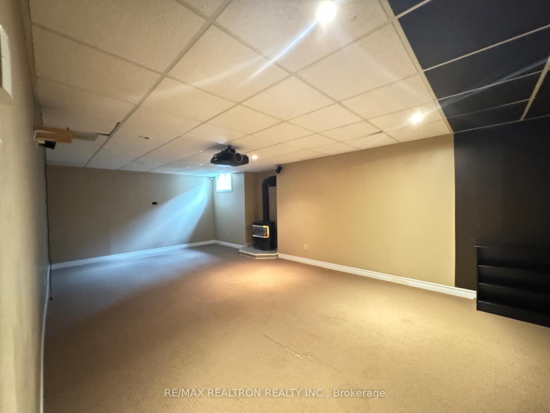 Photo 14 of 21 Kenny Crescent, Barrie, Letitia Heights — HOMEH