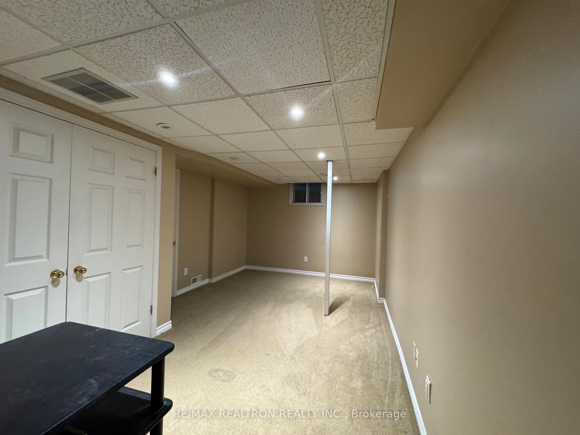 Photo 16 of 21 Kenny Crescent, Barrie, Letitia Heights — HOMEH