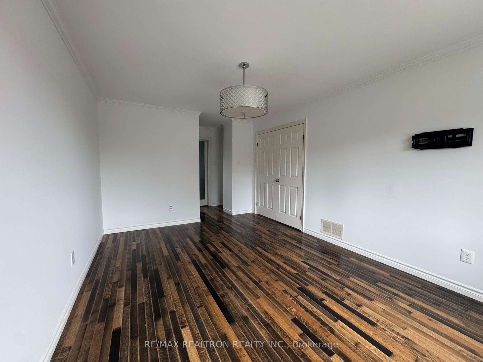 Photo 18 of 21 Kenny Crescent, Barrie, Letitia Heights — HOMEH