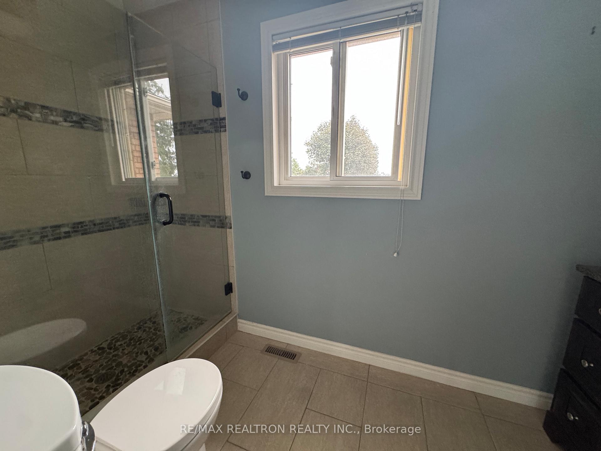Photo 19 of 21 Kenny Crescent, Barrie, Letitia Heights — HOMEH