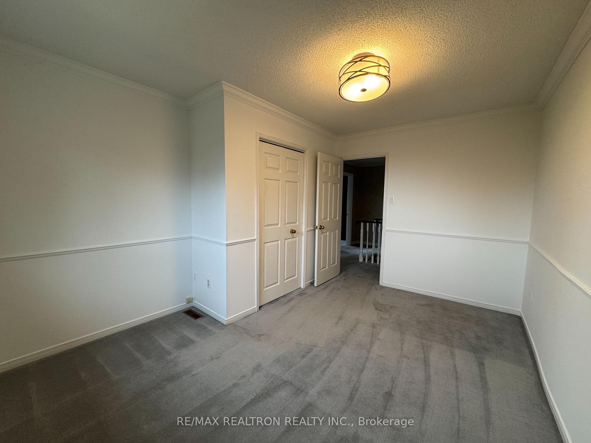 Photo 22 of 21 Kenny Crescent, Barrie, Letitia Heights — HOMEH