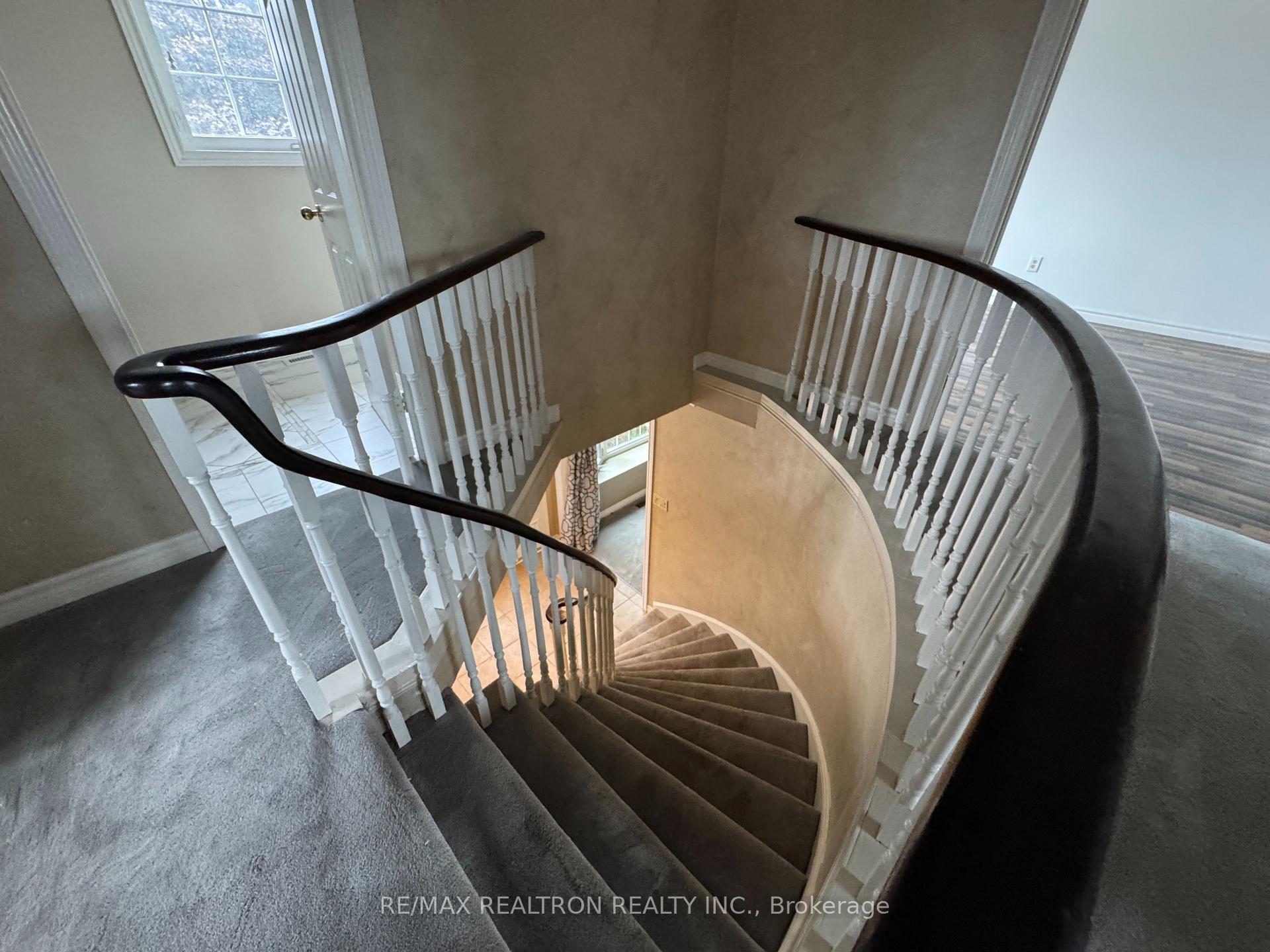Photo 24 of 21 Kenny Crescent, Barrie, Letitia Heights — HOMEH